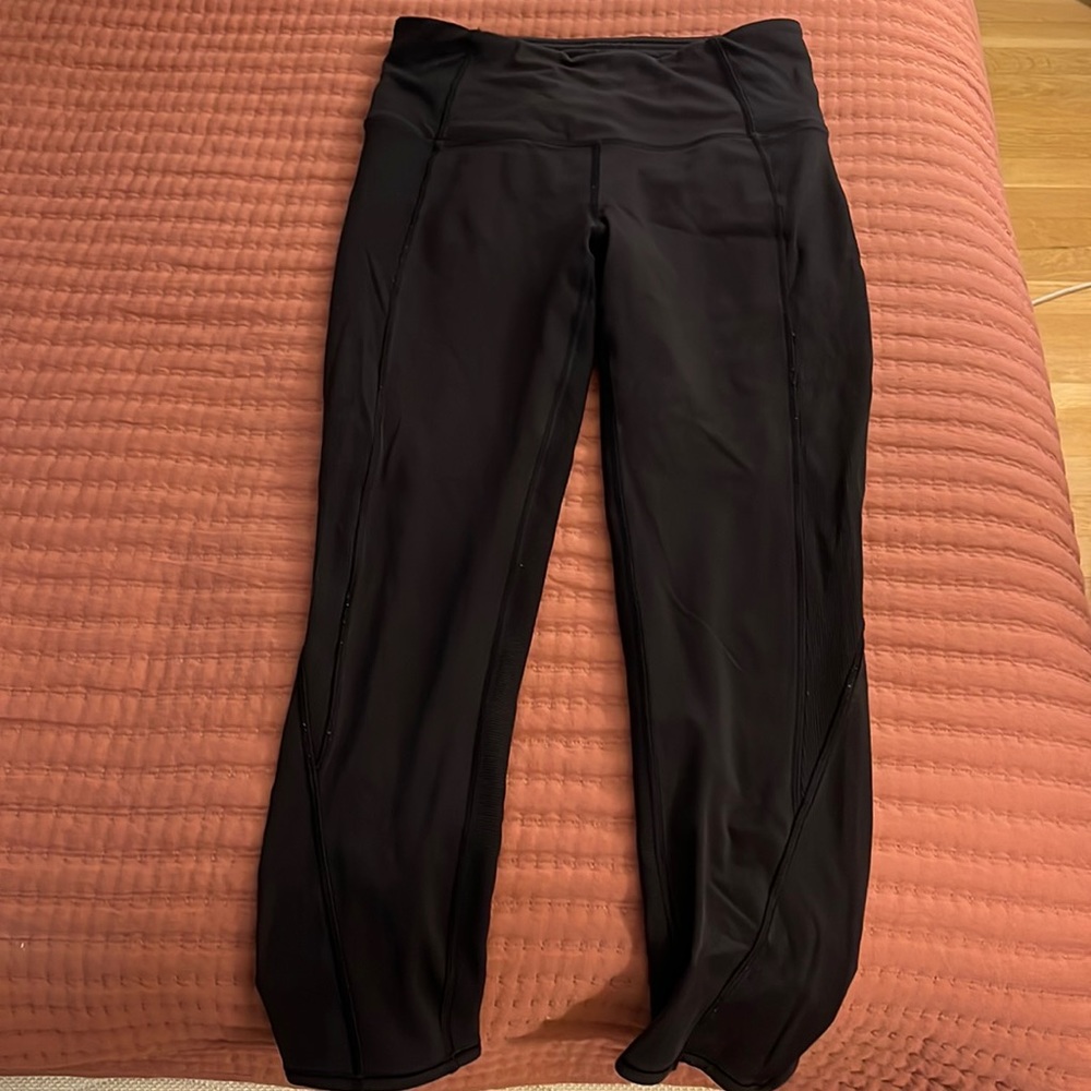Black Lulu Lemon Leggings with Ribbing on Side